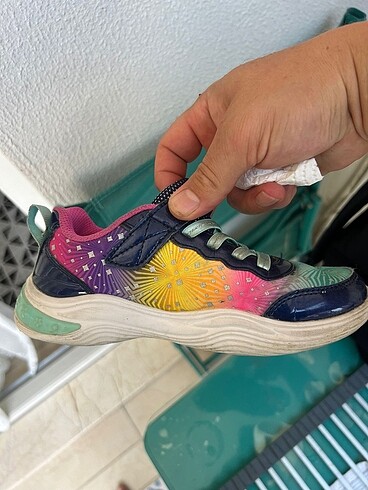 Skechers Gayet iyi durumda işikları yanıyor 31 numara spor ayakkabi
