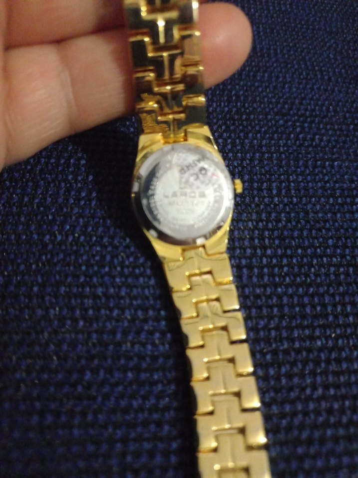 Kadın Parlak Altın Renkli Kordonlu Saat - Görsel 3