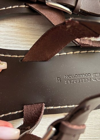 Pull and Bear Kahverengi Deri Tokalı Kadın Sandalet