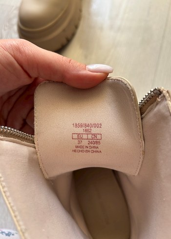 Pull and Bear Bej Deri Fermuarlı Bot