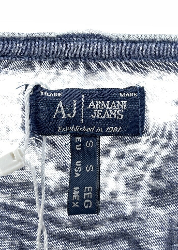 Armani Jeans T-shirt %70 İndirimli. - Görsel 4