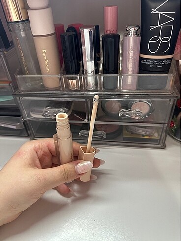 Beden Renk Rare beauty kapatıcı