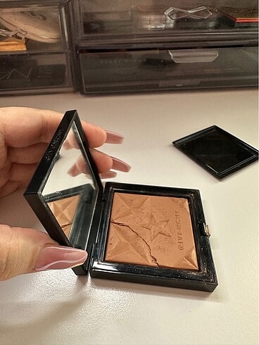  Beden Givenchy bronzer