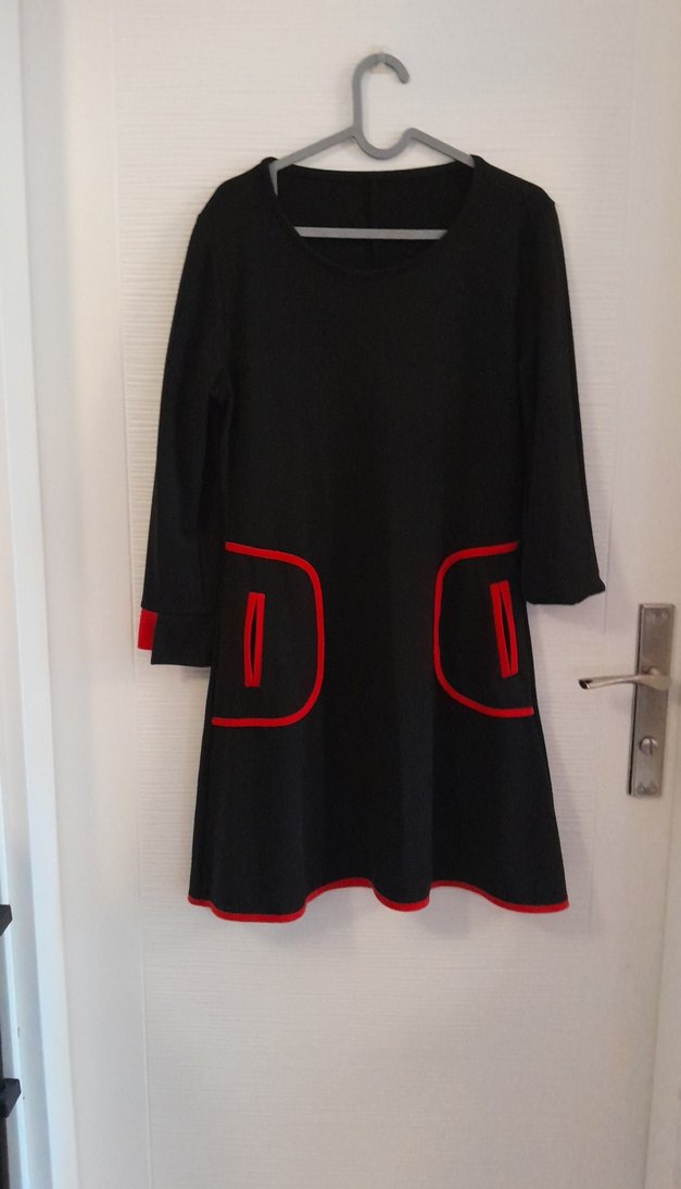 Siyah Midi PamukluTunik Kırmızı Detaylı elbise - Görsel 2