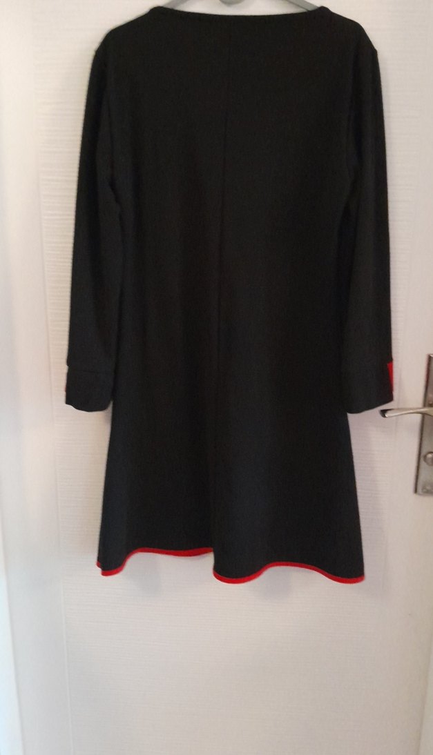 Siyah Midi PamukluTunik Kırmızı Detaylı elbise - Görsel 3