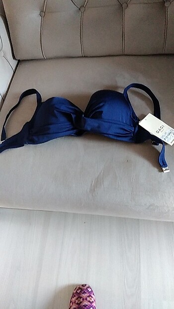 Bikini üst