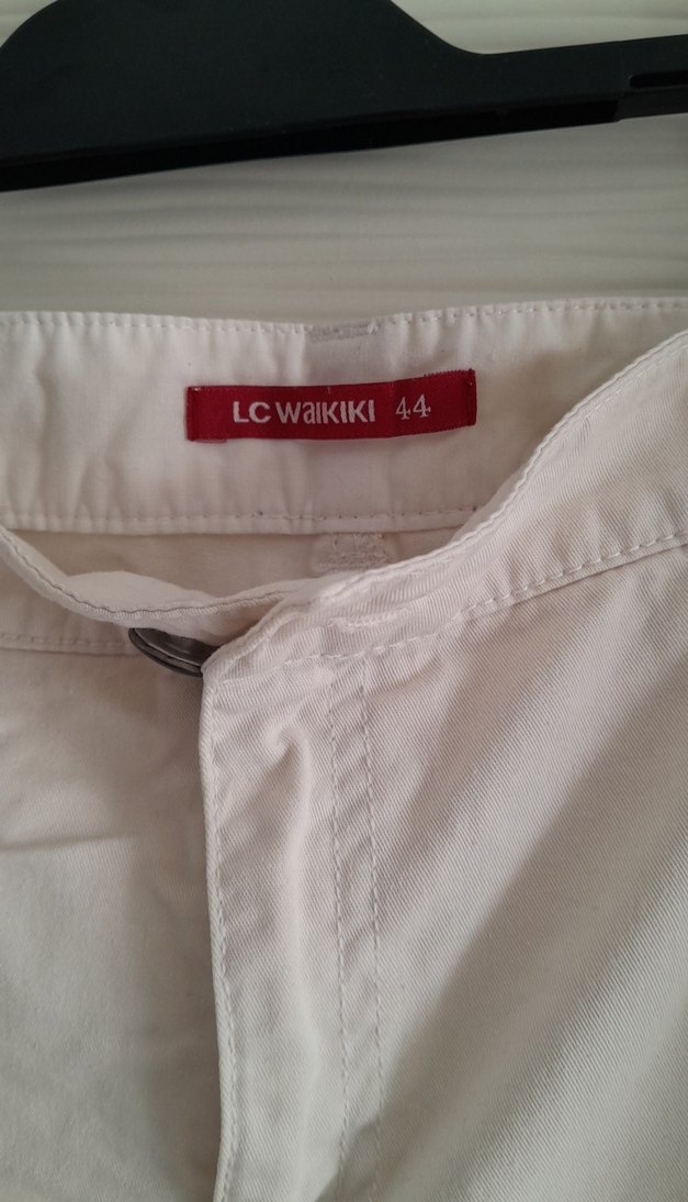 Beyaz pamuklu bayan şortu - Görsel 3