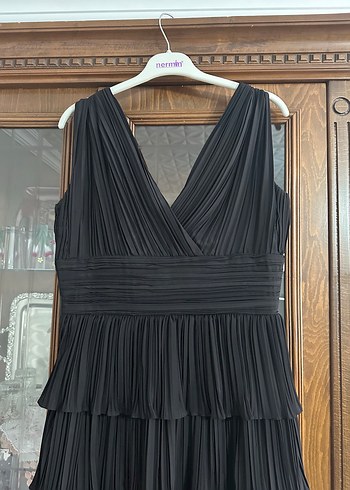 40 Beden Siyah Piliseli Midi Strappy Abiye Elbise