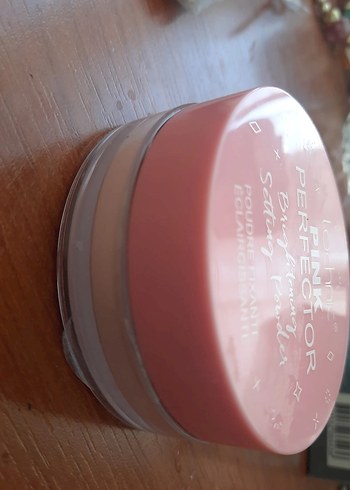 Real Techniques Technic Pembe Aydınlatıcı Sabitleyici Pudra