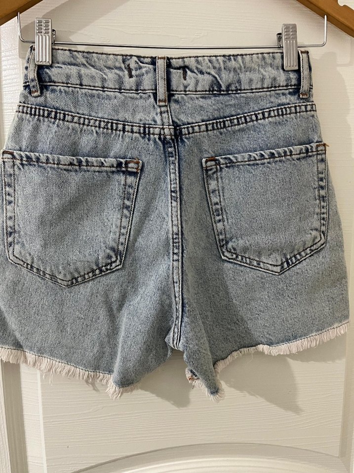 Gri Bağlamalı Bol Kesim Denim Mini Şort - Görsel 2