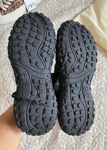 36 Beden siyah Renk Zara spor ayakkabi