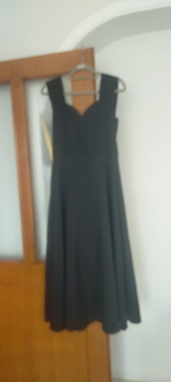 Siyah kalın askılı elbise 