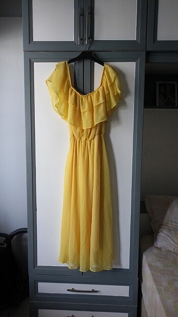 Sarı kendinden astarlı şifon elbise 