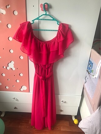 Pembe elbise