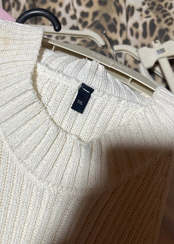 Nakışlı Beyaz Triko Boğazlı Kolsuz Midi Kazak - Görsel 2