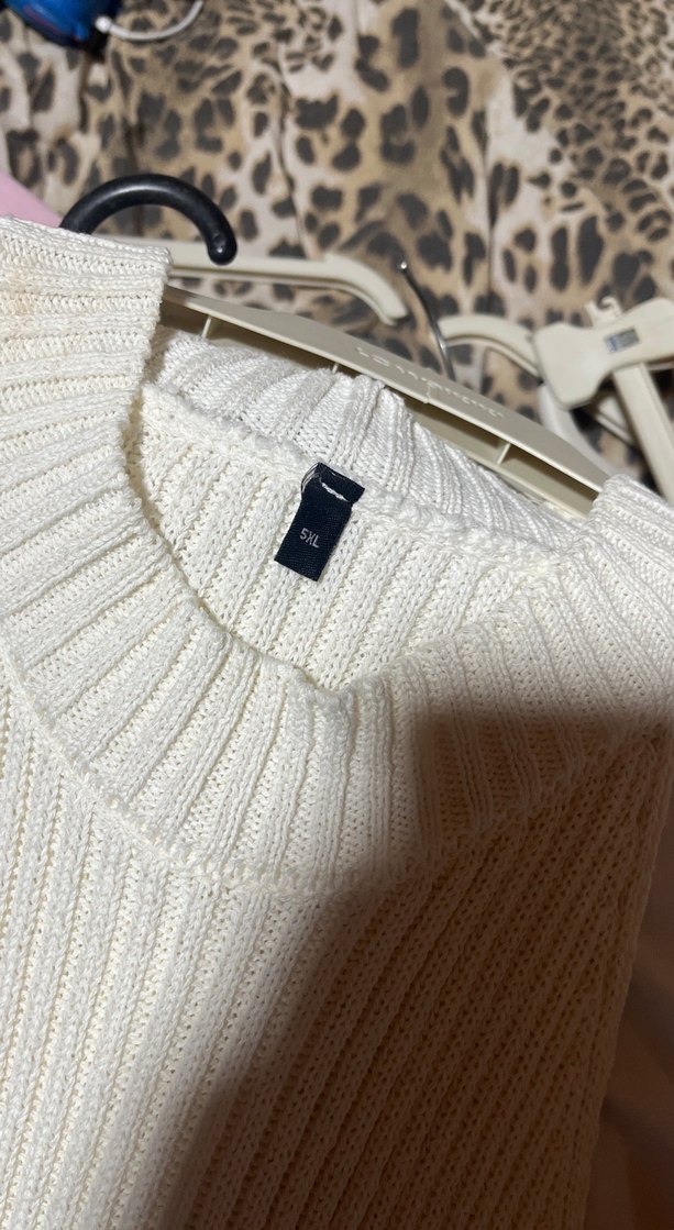 Nakışlı Beyaz Triko Boğazlı Kolsuz Midi Kazak - Görsel 2