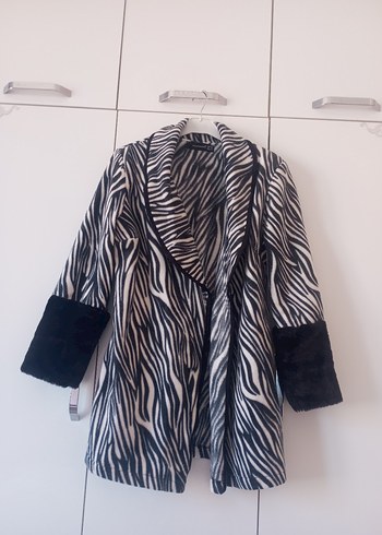 Zebra Desenli Peluş Detaylı Gri Kadın Kaban