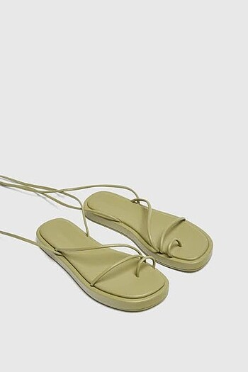 Pull&Bear bağcıklı sandalet