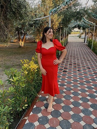 Kırmızı elbise