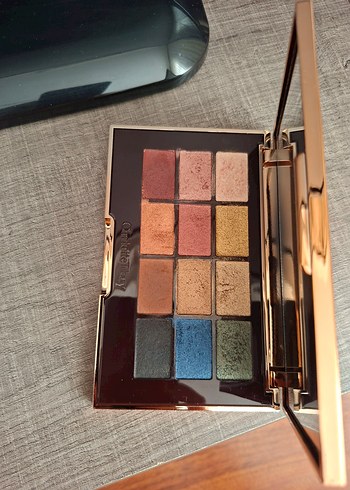 Charlotte Tilbury Çok Renkli Göz Farı Paleti - Görsel 3