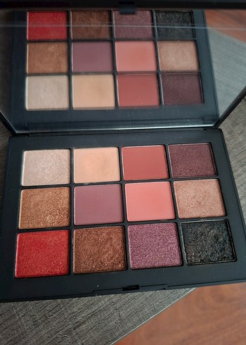 Nars Koyu Tonlarda 12 Renkli Far Paleti - Görsel 9