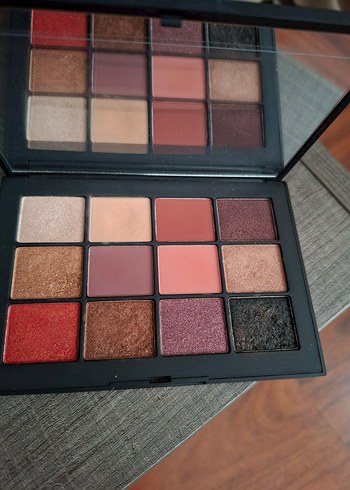 Nars Koyu Tonlarda 12 Renkli Far Paleti - Görsel 3