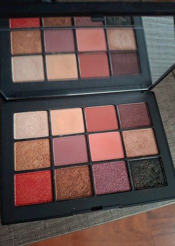 Nars Koyu Tonlarda 12 Renkli Far Paleti - Görsel 2