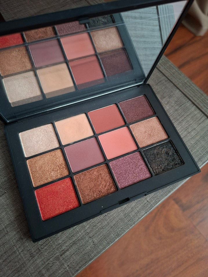 Nars Koyu Tonlarda 12 Renkli Far Paleti - Görsel 5