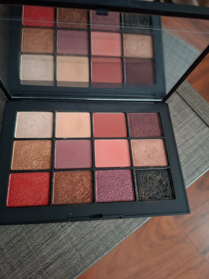 Nars Koyu Tonlarda 12 Renkli Far Paleti - Görsel 3