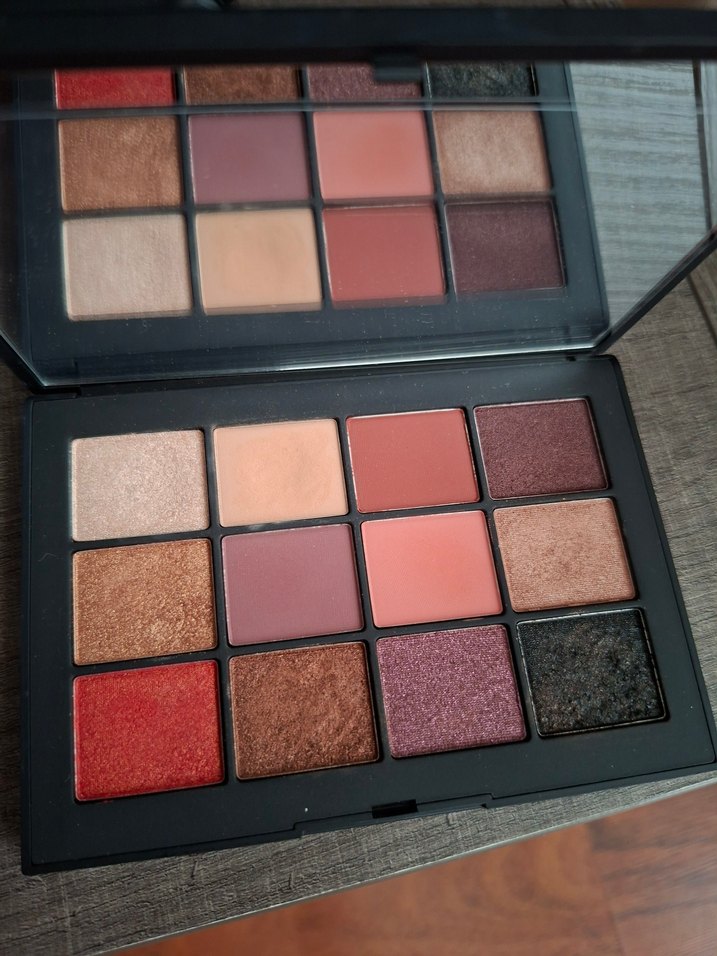 Nars Koyu Tonlarda 12 Renkli Far Paleti - Görsel 2