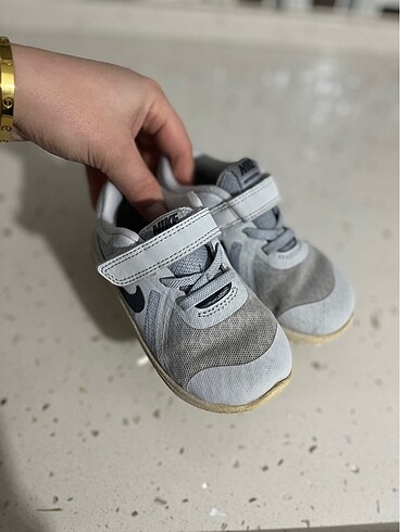 26 Beden Nike spor ayakkabı.