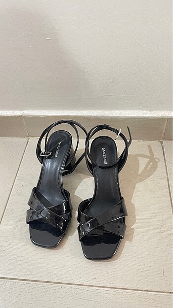 graceland siyah topuklu sandalet