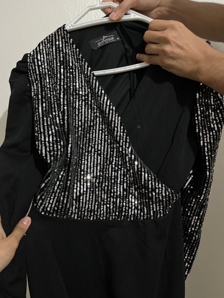 Siyah V Yaka Uzun Kollu Payetli Kadın Elbise - Görsel 2