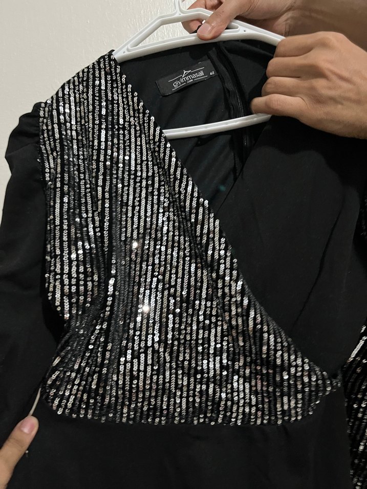 Siyah V Yaka Uzun Kollu Payetli Kadın Elbise - Görsel 3