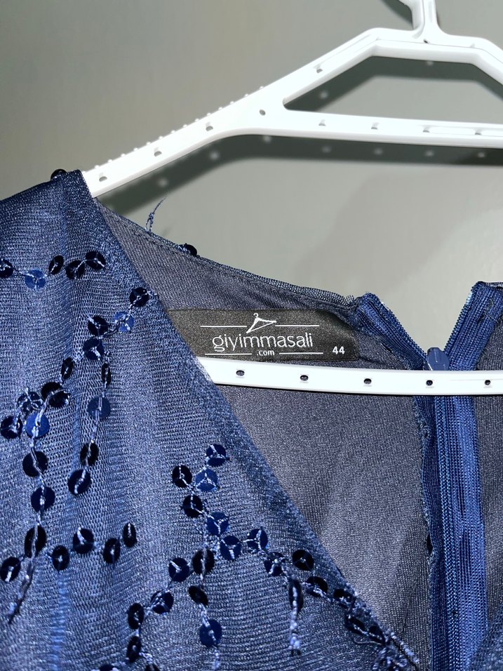 Lacivert İşlemeli V Yaka Uzun Abiye Elbise - Görsel 3