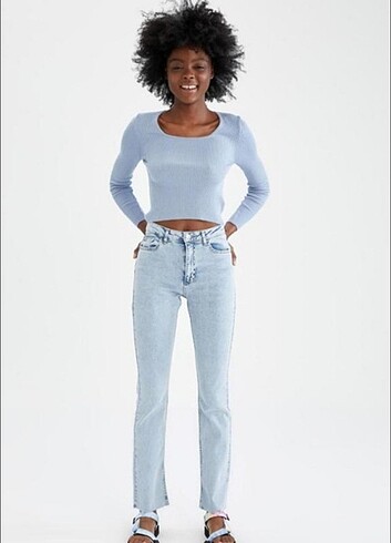 Paça yırtmaçlı jeans