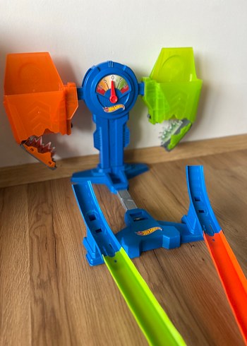 Hot Wheels Renkli Yarış Seti