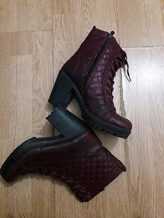 Bordo topuklu bot