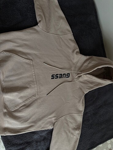 Guess Sweatshirt