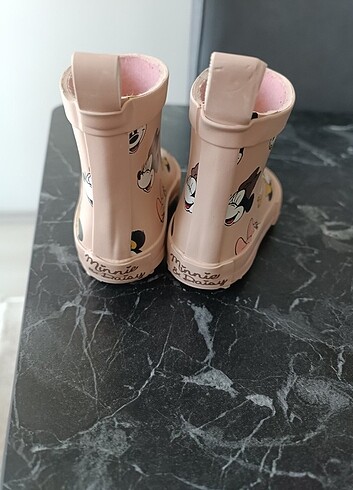21 Beden H&M YAĞMUR ÇİZMESİ