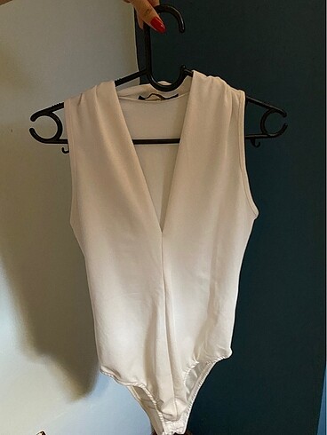 Beyaz renk çıtçıtlı body