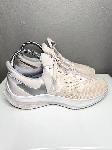 39 Beden ten rengi Renk Nike Zoom Winflo 6?
