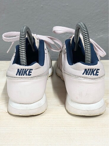 36,5 Beden ten rengi Renk Nike Md Runner 2?