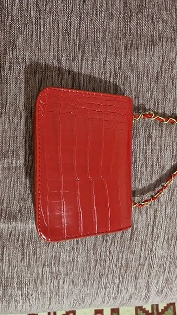 Kırmızı Çanta - Görsel 3