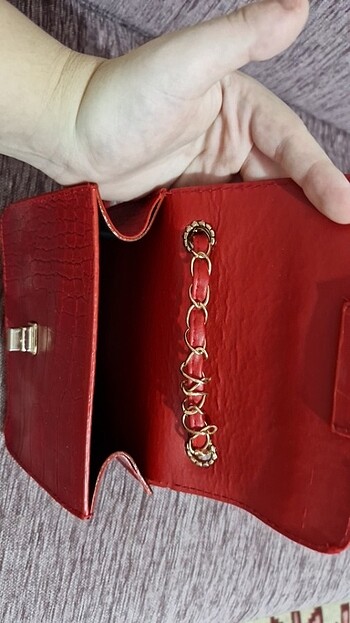 Kırmızı Çanta - Görsel 4