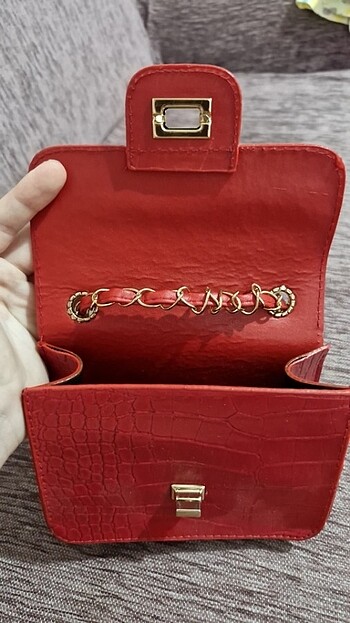 Kırmızı Çanta - Görsel 5