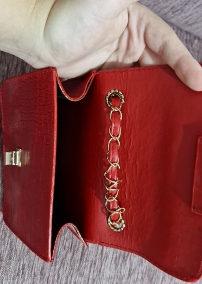 Kırmızı Çanta - Görsel 4