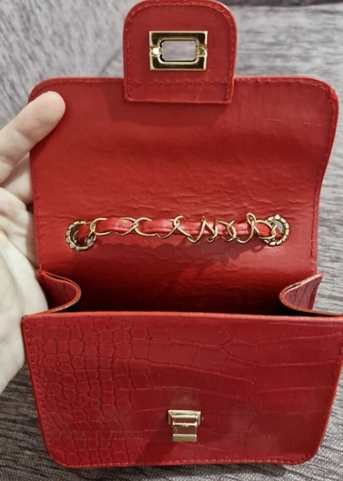 Kırmızı Çanta - Görsel 5