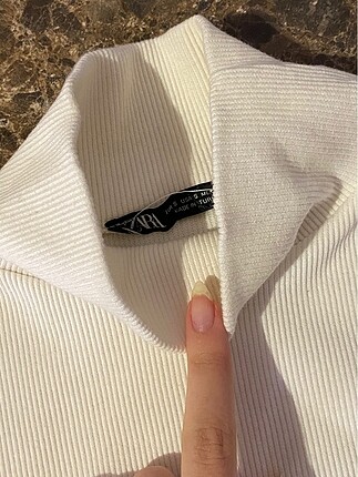 Zara Yarım Boğazlı Crop