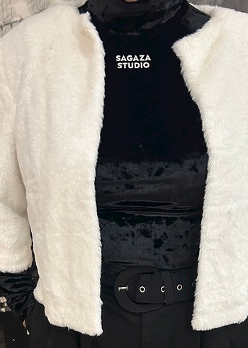 s Beden Beyaz Kürklü Mini Streetwear Ceket